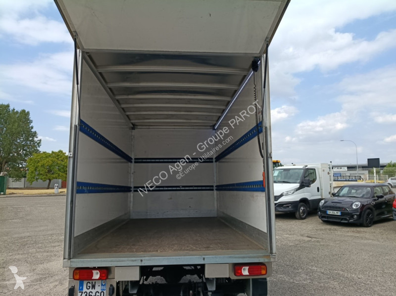 Véhicule utilitaire Iveco 35C16H empattement...