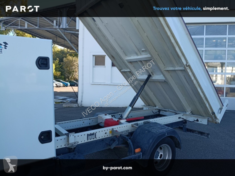 Véhicule utilitaire Iveco 35C18H empattement...