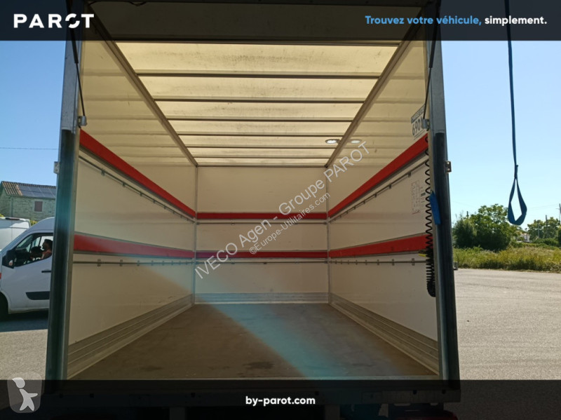 Véhicule utilitaire Iveco 35C16H3.0 empattement...