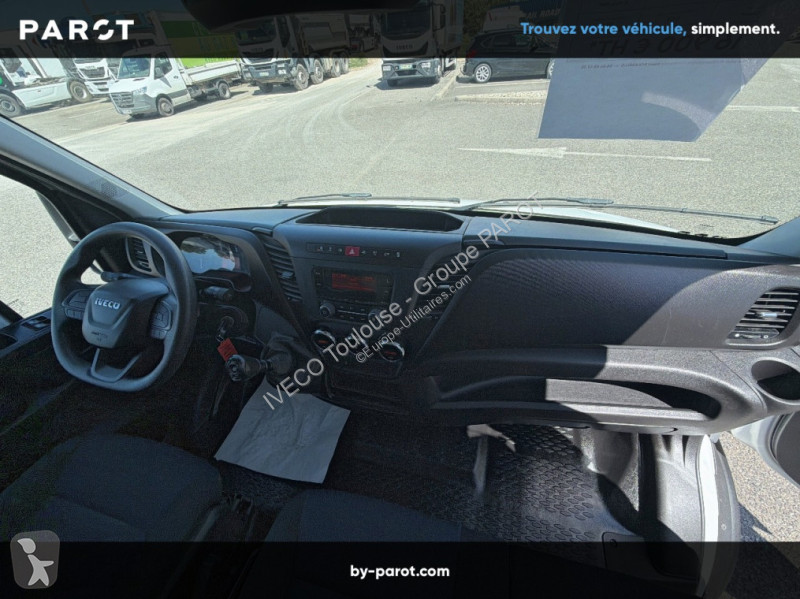 Véhicule utilitaire Iveco 35S14 V12