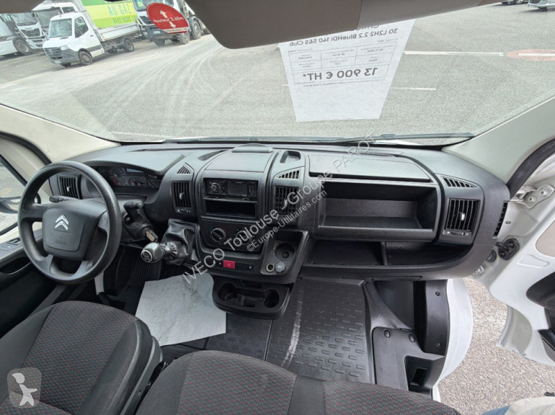Véhicule utilitaire Citroën 30 L2H2 2.2 BlueHDi...