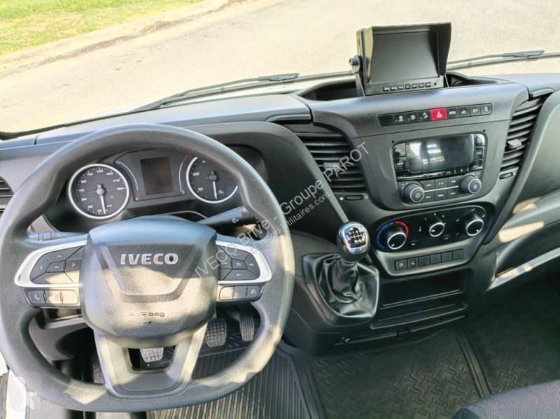 Véhicule utilitaire Iveco 35C14 empattement 3750