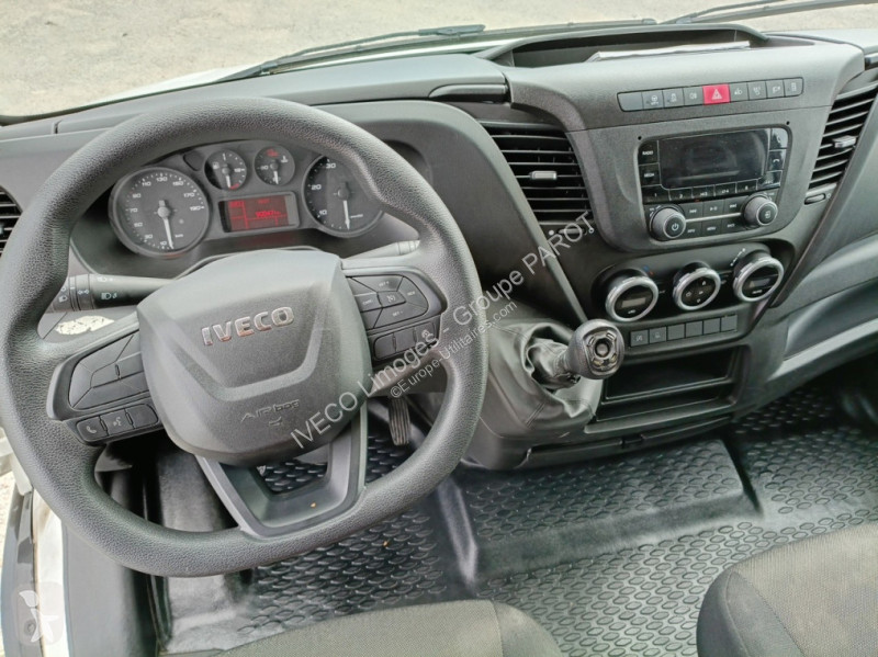 Véhicule utilitaire Iveco 35S14 SV V12