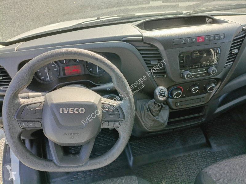 Véhicule utilitaire Iveco 35C16H empattement...