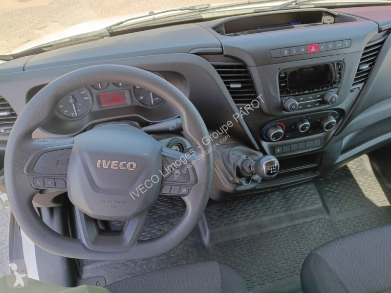 Véhicule utilitaire Iveco 35C16H empattement...