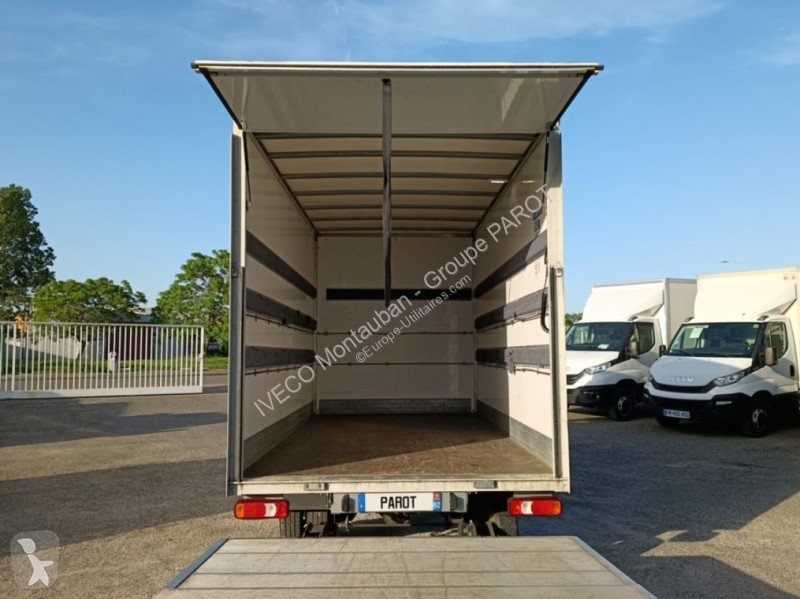 Véhicule utilitaire Iveco 35C16H empattement...
