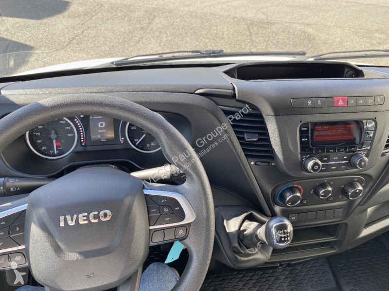 Véhicule utilitaire Iveco 35S12 V11