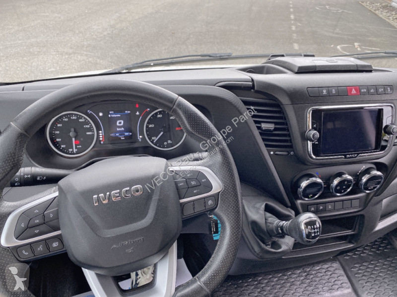 Véhicule utilitaire Iveco 35S14 V12