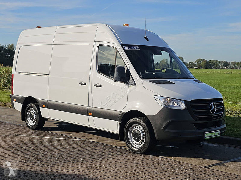 Véhicule utilitaire Mercedes 317 L2H2 RWD...
