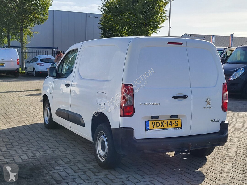 Véhicule utilitaire Peugeot 76pk