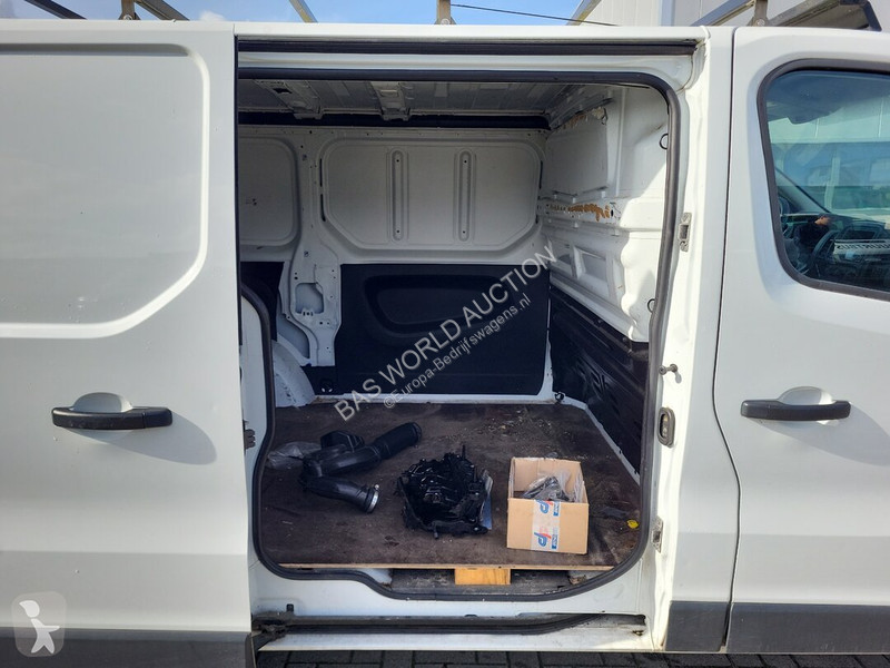 Véhicule utilitaire Renault 95pk