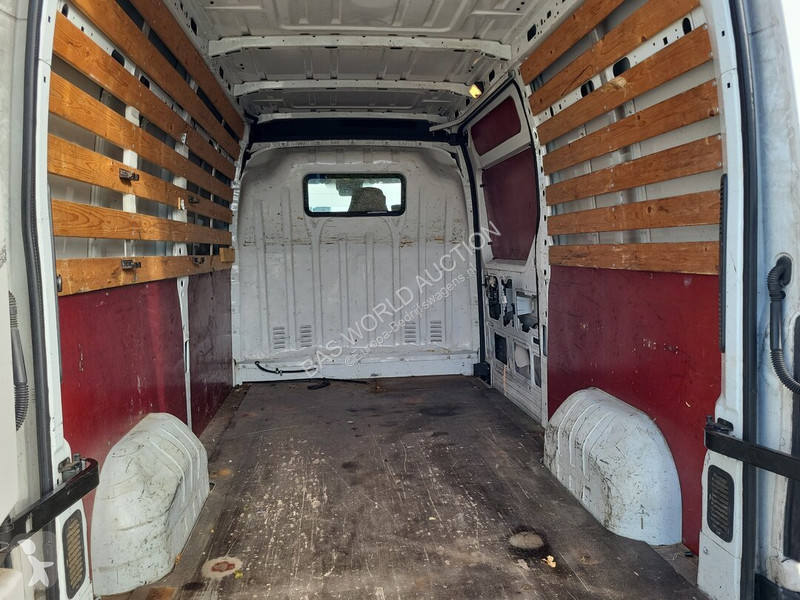 Véhicule utilitaire Renault 125PK