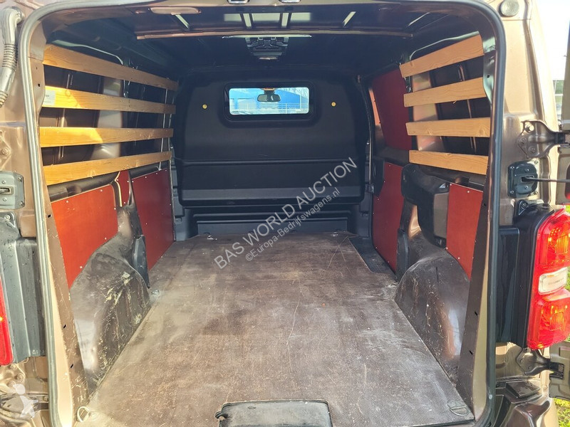 Véhicule utilitaire Peugeot 177pk