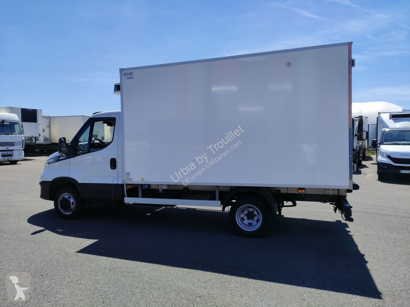 Véhicule utilitaire Iveco FRIGO 12M3 160 CV RJ...