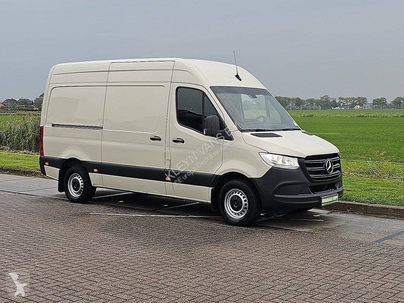 Véhicule utilitaire Mercedes 311 L2H2 ac EURO6...