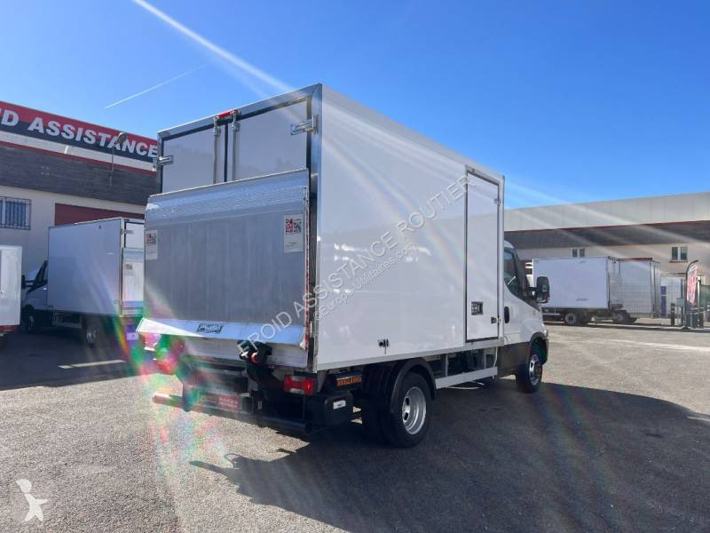 Véhicule utilitaire Iveco 35C14