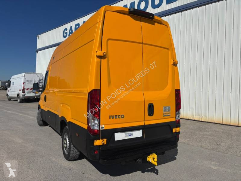 Iveco 35S16 van
