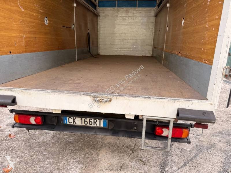 Nissan 120.35 van