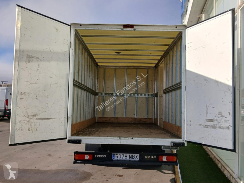 Furgoneta Iveco 35C16 3.0 20m3 con puertas...