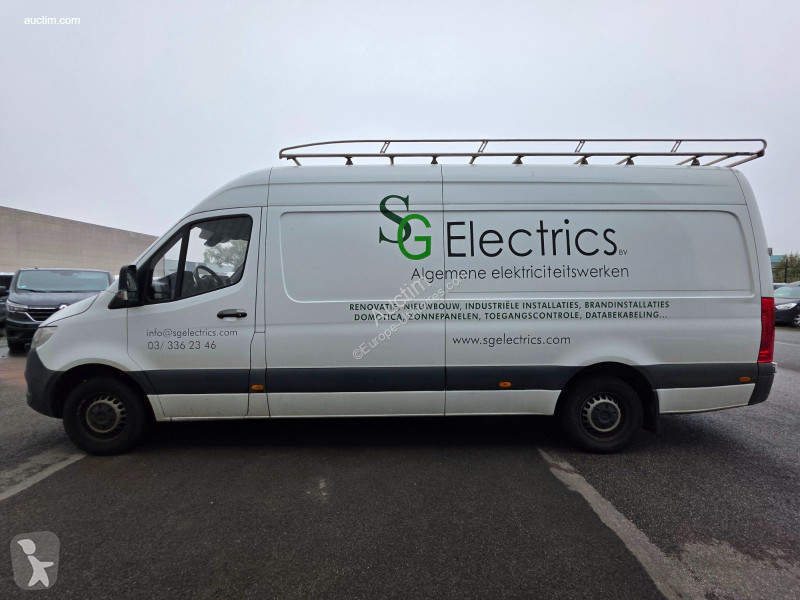Mercedes sprinter van