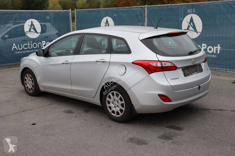 Hyundai i30 van