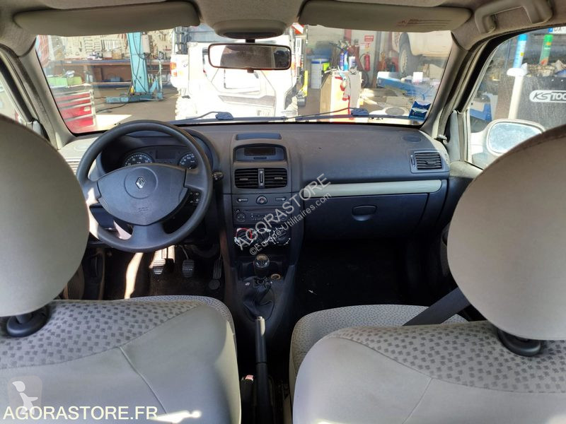 Renault CLIO van