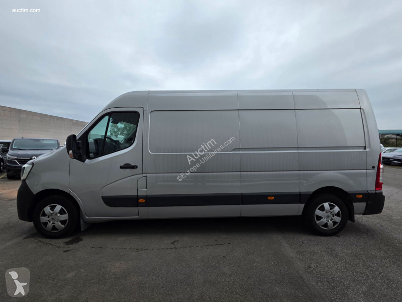 Renault master van