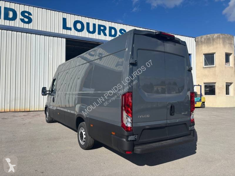 Iveco 35S21 van