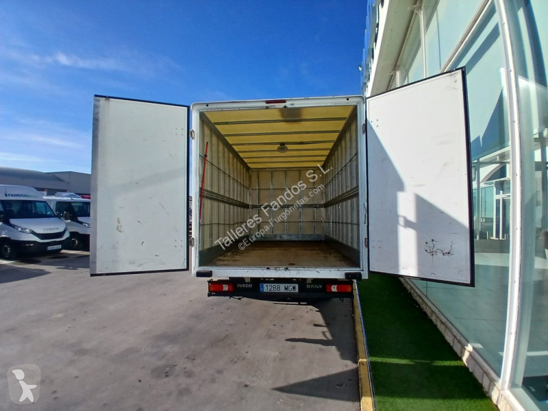 Furgoneta Iveco 35C16 20m3 con puertas traseras