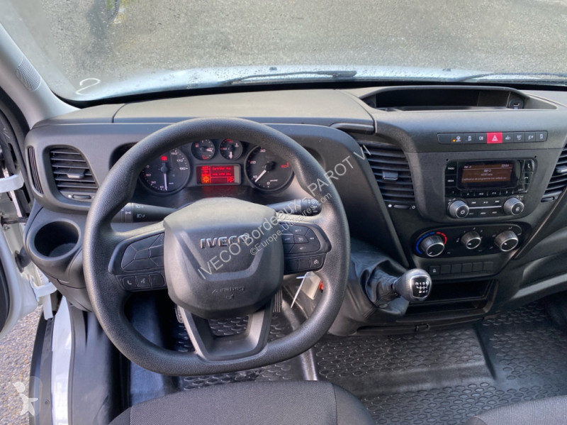 Véhicule utilitaire Iveco 35C16H empattement...