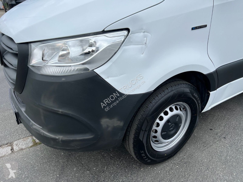 عربة نفعية Mercedes e L2H2...