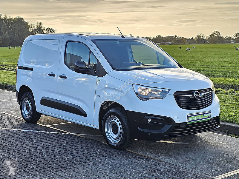 Furgoneta Opel 1.5 airco, navi, zijdeur, pdc