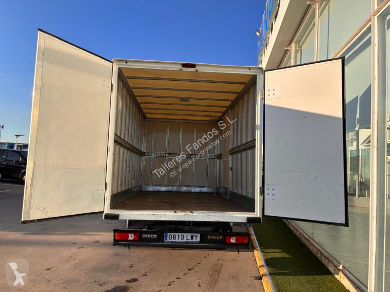 Furgoneta Iveco 35C16 H 3.0 con puertas traseras