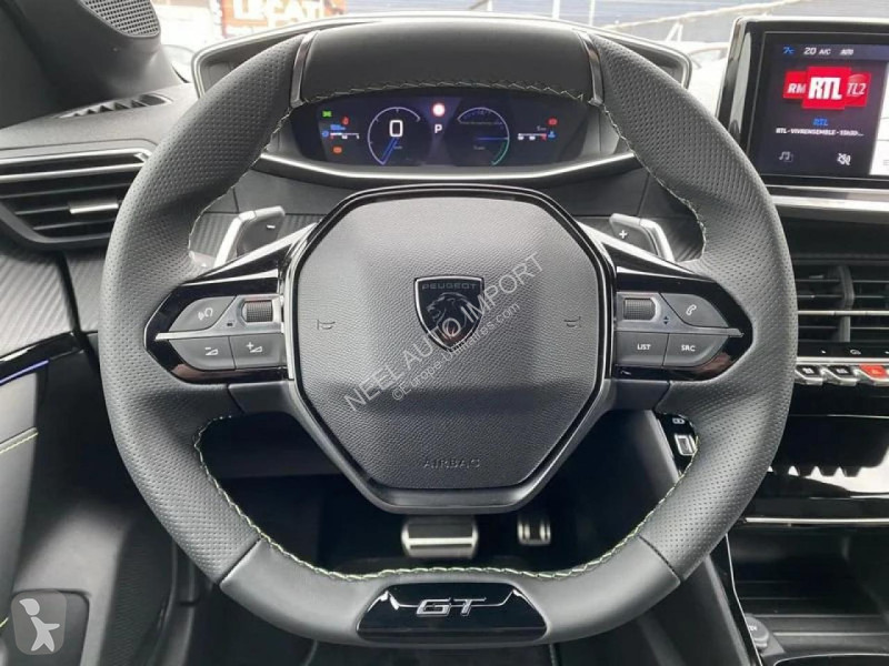 Véhicule utilitaire Peugeot 208 GT 1.2i Hybrid...