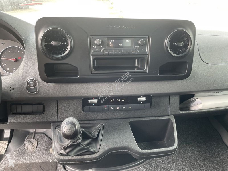 Véhicule utilitaire Mercedes 514...