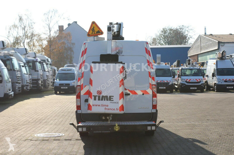 Véhicule utilitaire Renault 125 dci Versalift...