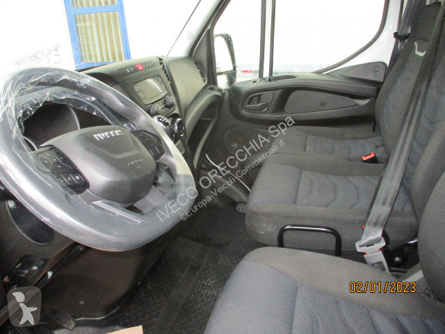 Veículo utilitário Iveco DAILY 35S16