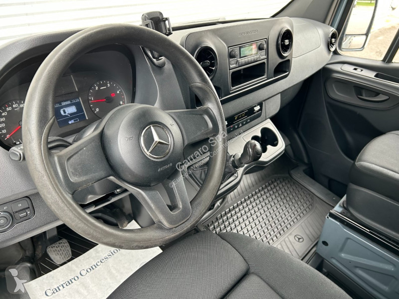 Autoutilitară Mercedes III 214 FWD