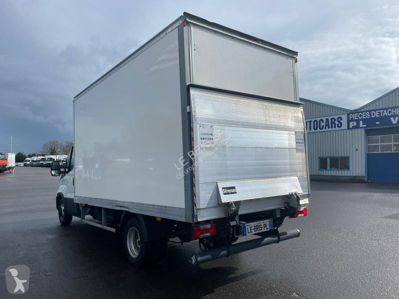 Véhicule utilitaire Iveco 35C16