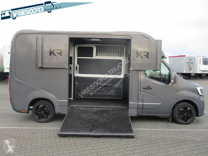 Bedrijfswagen Renault paardenwagen KRISMAR