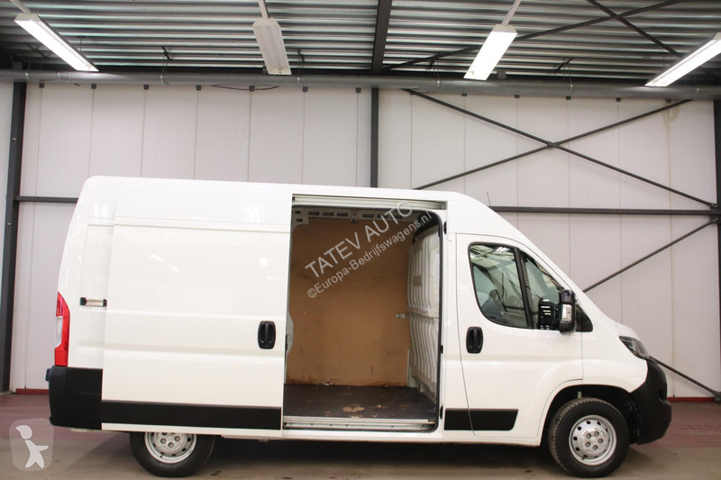 Véhicule utilitaire Peugeot 2.2 120PK L2H2...