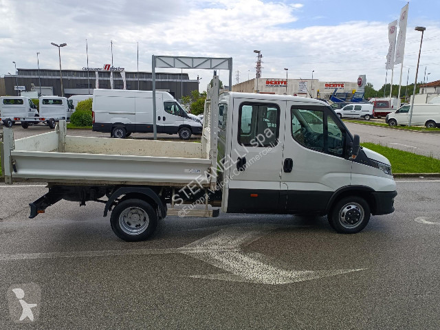 Véhicule utilitaire Iveco DAILY 35C14 D...