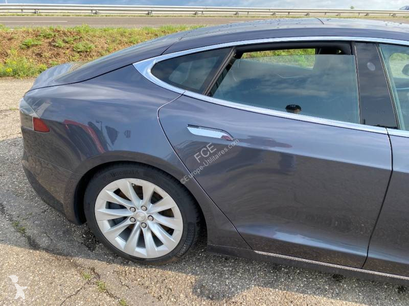 Véhicule utilitaire Tesla