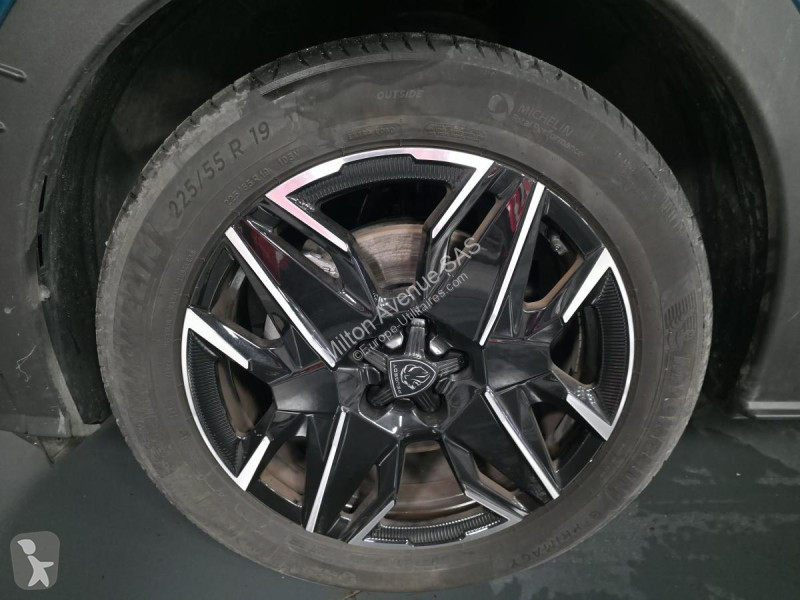 عربة نفعية Peugeot 5008 1.2i Hybrid -136 - BV...