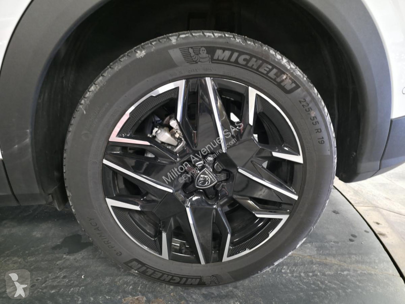 Samochód dostawczy Peugeot 3008 1.2i Hybrid...