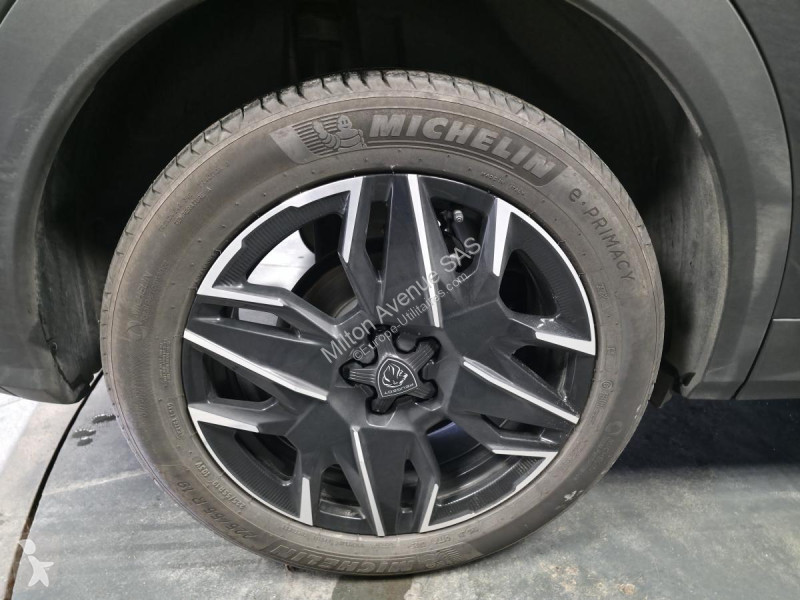 عربة نفعية Peugeot 3008 1.2i Hybrid -136 - BV...