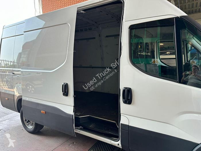 Veicolo commerciale Iveco  35S16