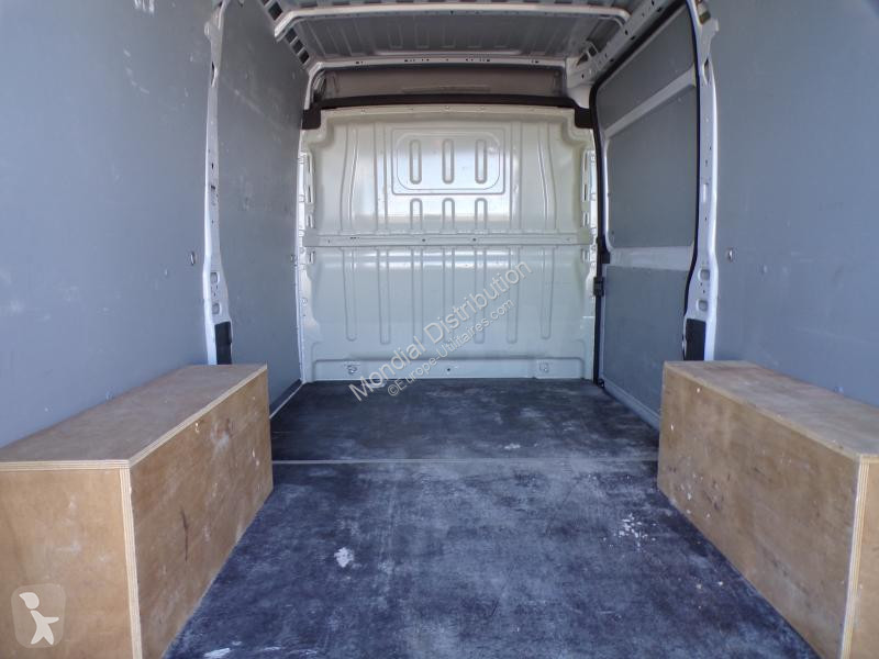 Véhicule utilitaire Peugeot L2H2 HDI 140 ASPHALT