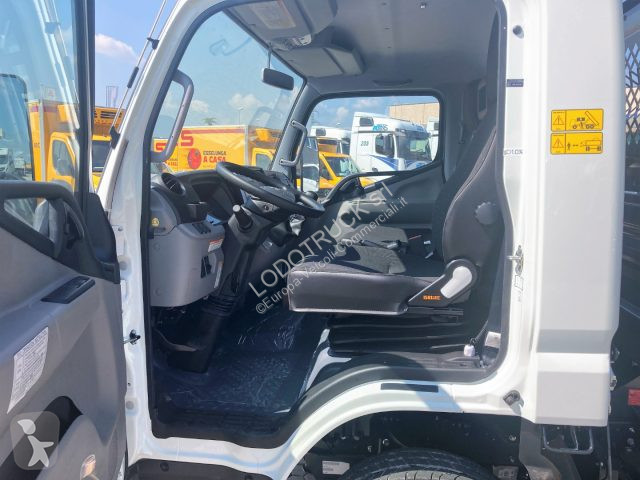 Véhicule utilitaire Mitsubishi CANTER