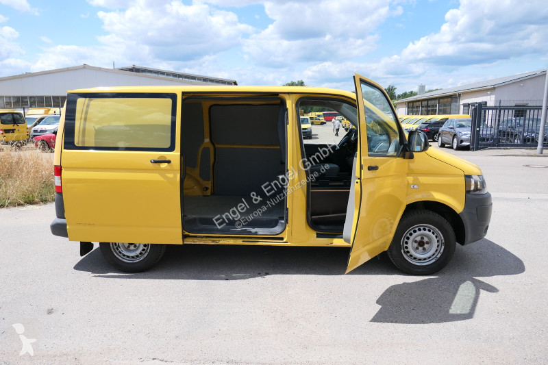 Лекотоварен автомобил Volkswagen T5 Transporter...